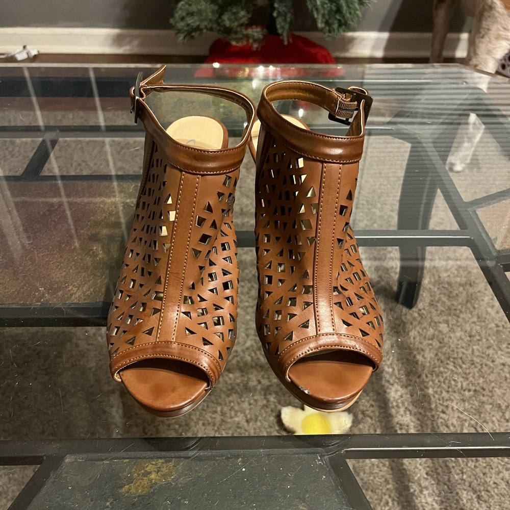 Brown open-toed heels